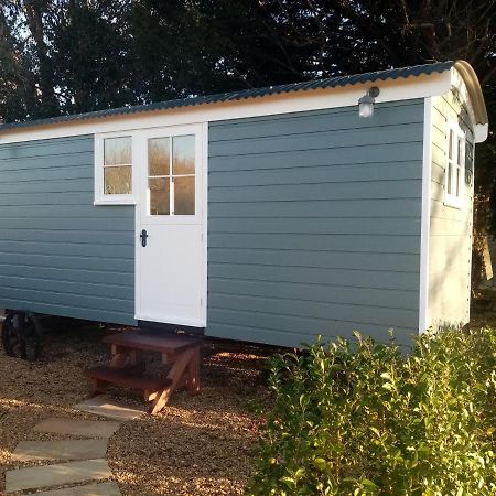 Yew Tree View Luxury Shepherd'S Hut Sturminster Newton Exteriör bild