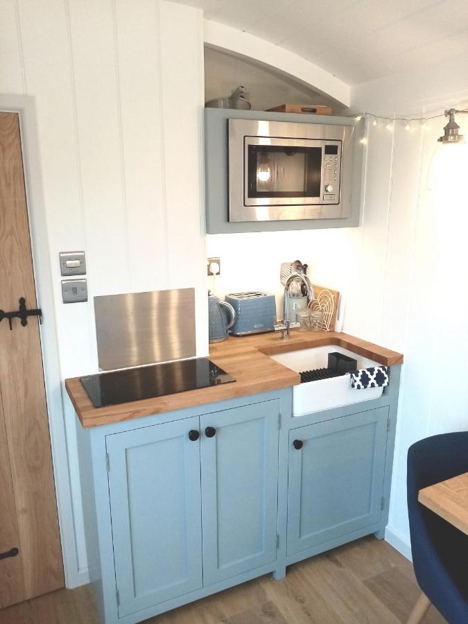 Yew Tree View Luxury Shepherd'S Hut Sturminster Newton Exteriör bild