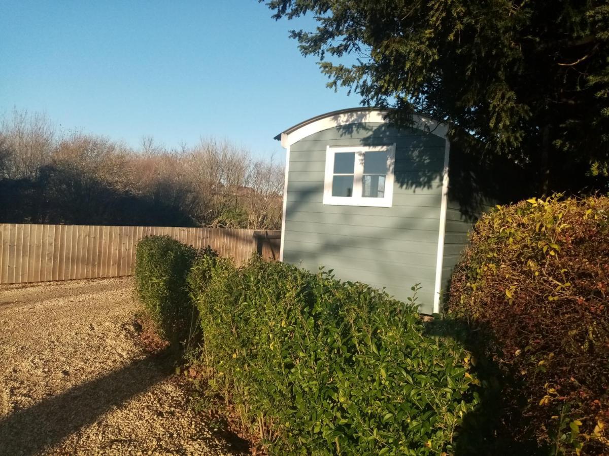 Yew Tree View Luxury Shepherd'S Hut Sturminster Newton Exteriör bild