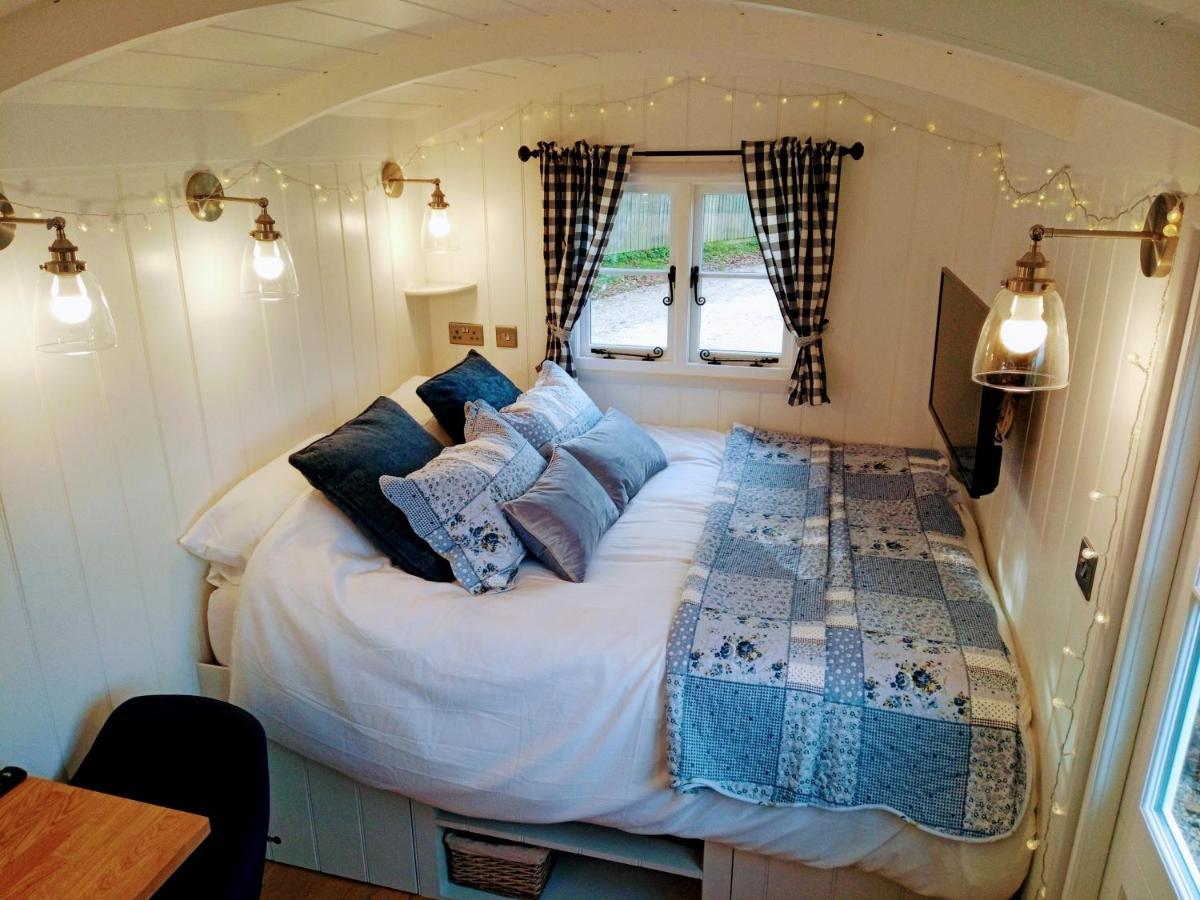 Yew Tree View Luxury Shepherd'S Hut Sturminster Newton Exteriör bild
